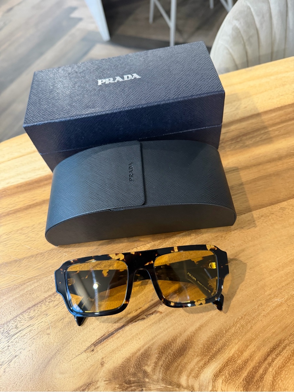 Prada sunglasses brand new with all authentification